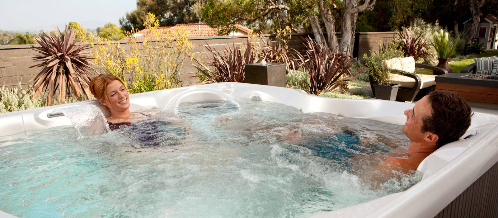 There’s room for 6 in the spacious Relay hot tub, with innovative features and powerful, soothing jets. Soak with your friends or bring the family together for quality time in the spa.